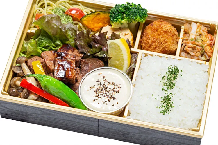 厳選牛 味噌炒めの洋食弁当 〜ラクレットチーズソース添え〜