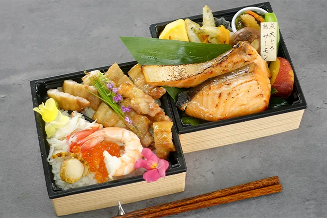 熟成 大とろサーモンの若狭麹漬け、蟹いくら海鮮めしの二段重