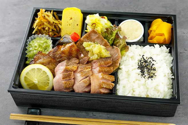 仙台ロゼ牛タン食べ尽くし山賊弁当