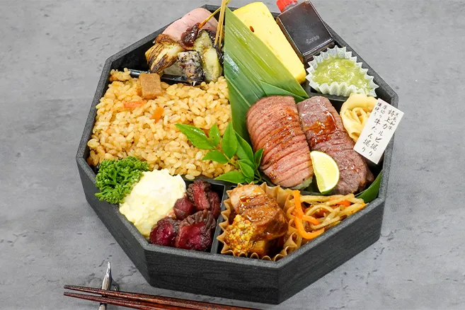 特撰 肉ずしと五目炊き込みご飯の八角御膳